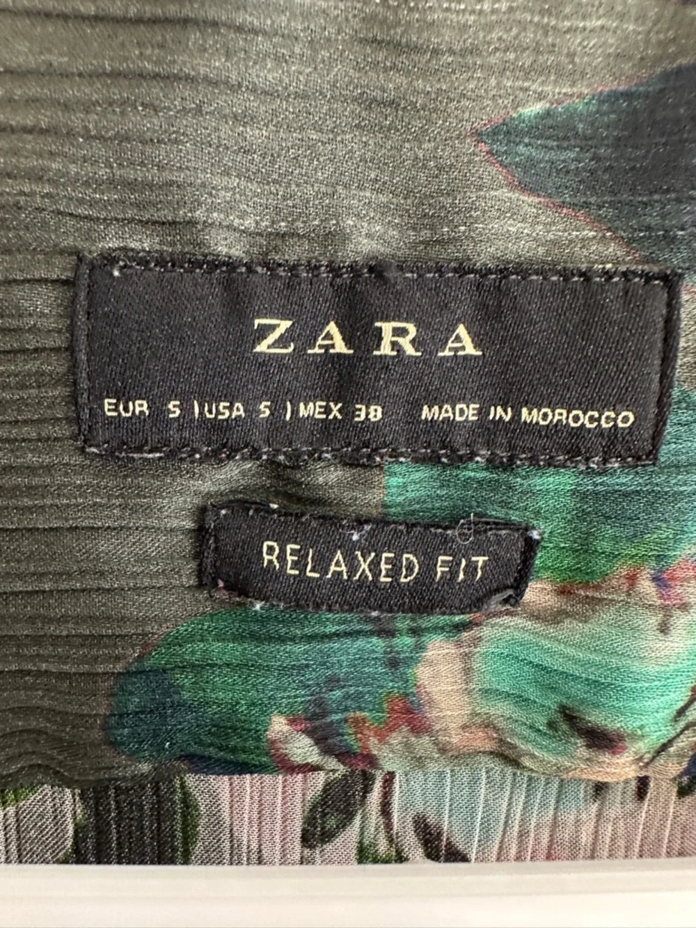 Zara Green Floral Relaxed-Fit Blouse with Pink Accents - Picture 3 of 7